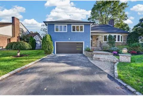 816 Pepperidge Rd, North Hempstead, NY 11590