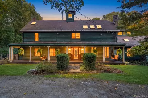1780 Strawberry Rd, Yorktown, NY 10547