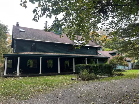 1780 Strawberry Rd, Yorktown, NY 10547