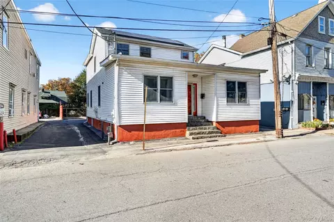 67 Cottage St, Middletown, NY 10940