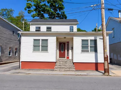 67 Cottage St, Middletown, NY 10940