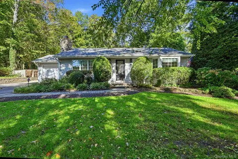 130 Dogwood Rd, Northport, NY 11768
