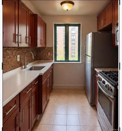 1491 West Ave #2G, New York, NY 10462