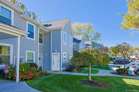 80 Leeward Ct #80, Port Jefferson, NY 11777