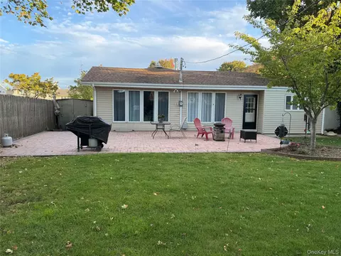 4 Primrose Ave, Hicksville, NY 11801