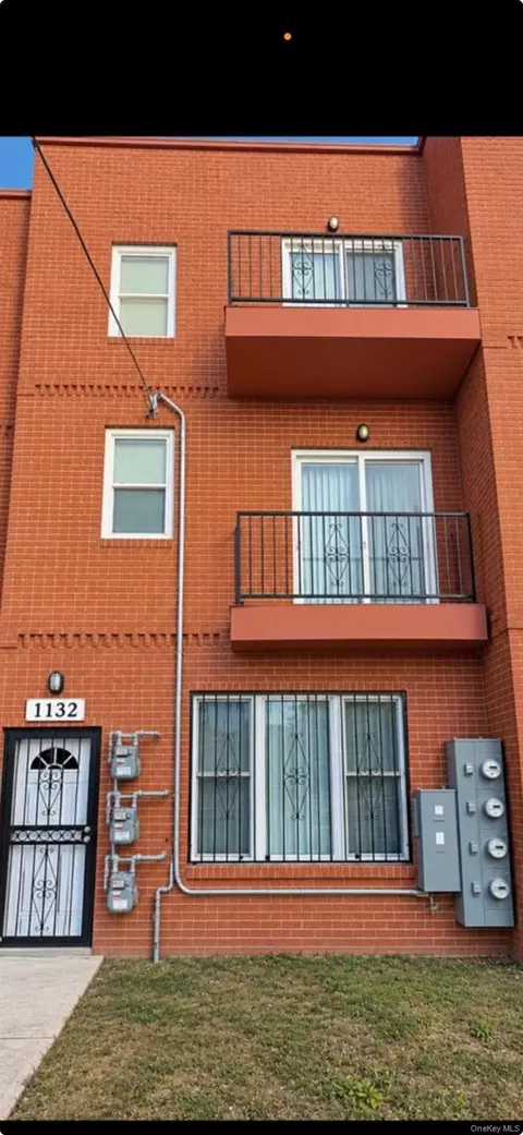 1132 Mcbride St, Far Rockaway, NY 11691