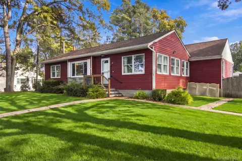 41 Kirk Ave, Lake Ronkonkoma, NY 11779