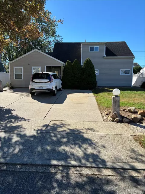 69 Wheelbarrow Ln, Wantagh, NY 11793