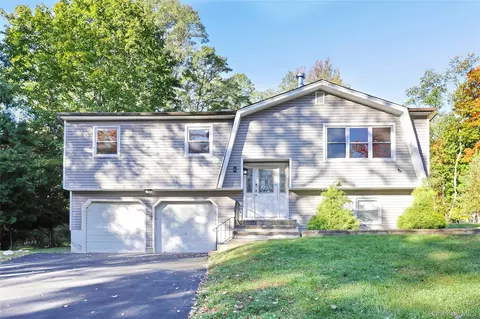4 Earl Ct, Ramapo, NY 10952