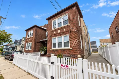 218-15 100 Ave, New York, NY 11429
