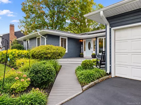 17 Mill St, Port Jefferson Station, NY 11776
