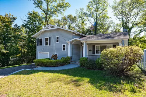 40 Edgar Ct, Huntington, NY 11743