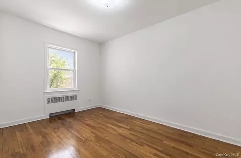 Bedroom - 1147 E 223rd St, New York, NY 10466 photo 4 of 5