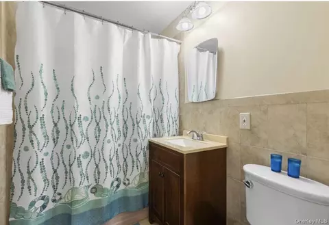 Bath - 1147 E 223rd St, New York, NY 10466 photo 2 of 2