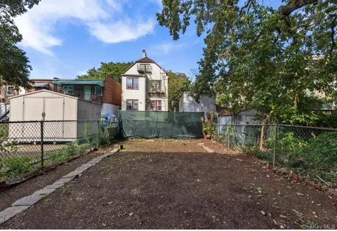Exterior - 1147 E 223rd St, New York, NY 10466 photo 4 of 5