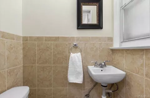 Bath - 1147 E 223rd St, New York, NY 10466 photo 1 of 2