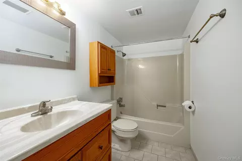 Bath - 5 Downing Pl #D, Poughkeepsie, NY 12603 photo 1 of 1