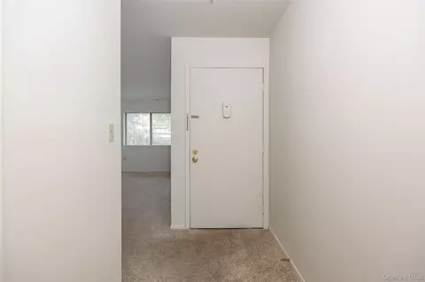 Entry Way - 5 Downing Pl #D, Poughkeepsie, NY 12603 photo 1 of 1