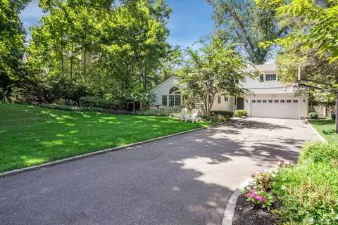 18 Hampton Rd, North Hempstead, NY 11050