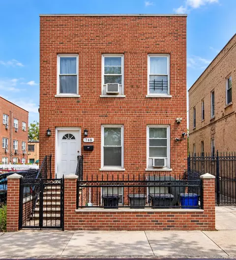 748 Taylor Ave, New York, NY 10473