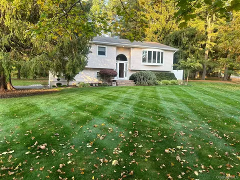 2 Eileen Ct, Ramapo, NY 10901