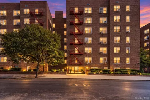 33-25 90 St #1G, Jackson Heights, NY 11372
