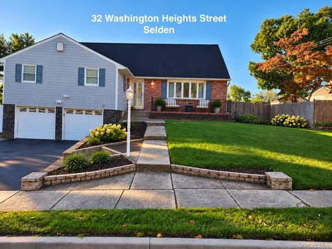 32 Washington Heights St, Selden, NY 11784
