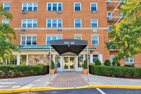151-35 84th St #5G, Howard Beach, NY 11414