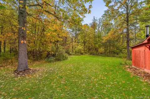 Exterior - 161 Quaker St, Wallkill, NY 12589 photo 9 of 10