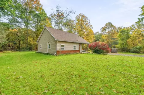 Exterior - 161 Quaker St, Wallkill, NY 12589 photo 4 of 10