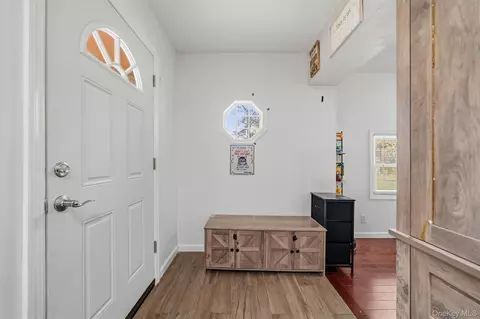 Entry Way - 161 Quaker St, Wallkill, NY 12589 photo 2 of 4