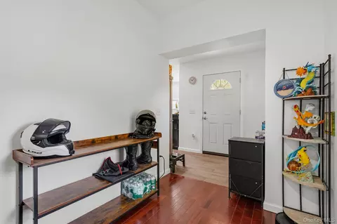 Entry Way - 161 Quaker St, Wallkill, NY 12589 photo 3 of 4