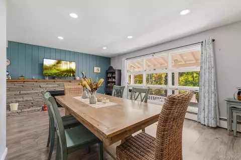 Dining - 23 Vail Rd, La Grange, NY 12603 photo 2 of 4