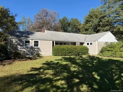 416 9th Ave, East Northport, NY 11731