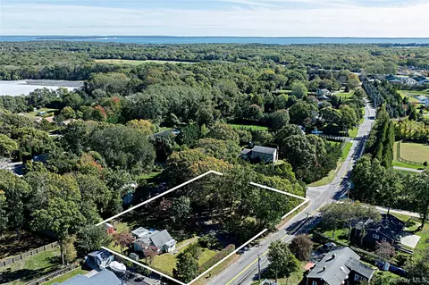 2000 Cox Neck Rd, Mattituck, NY 11952