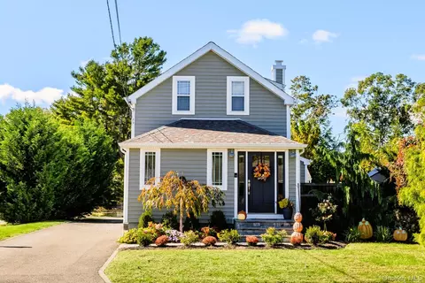 388 Lincoln Ave, Sayville, NY 11782