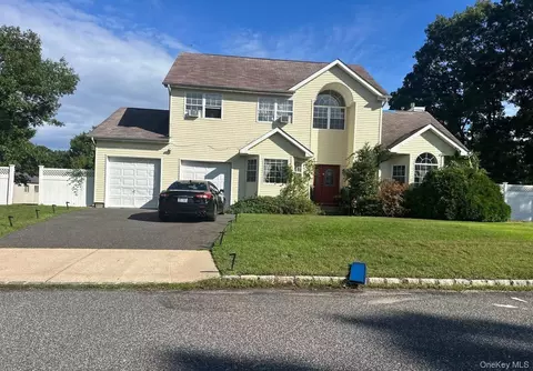 3 Waverly Pl, Coram, NY 11727