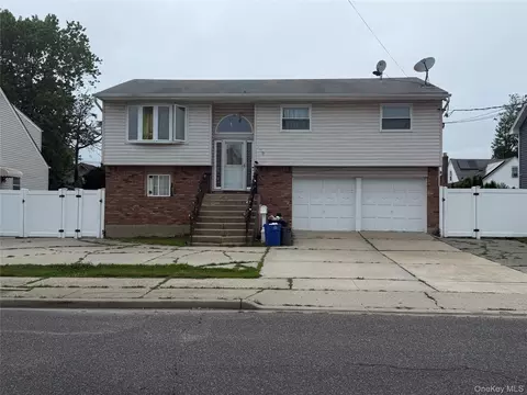 189 Elizabeth Ave, Oceanside, NY 11572