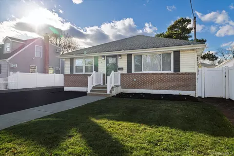 2280 Brookside Ave, Wantagh, NY 11793