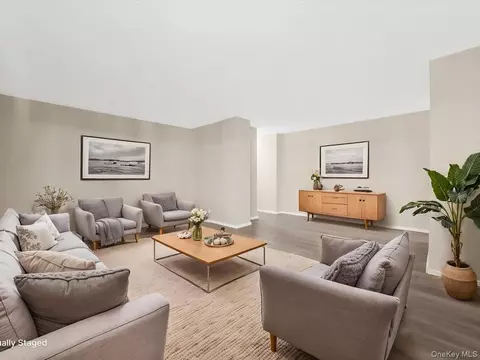 568 Grand St #J602, New York, NY 10002