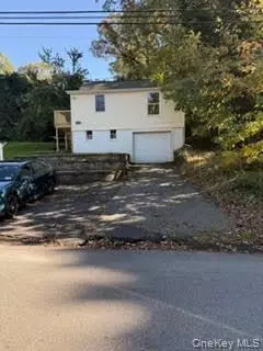 111 Locust Dr, Rocky Point, NY 11778
