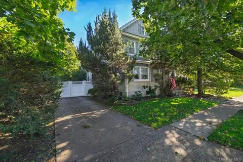 2887 Stevens St, Oceanside, NY 11572