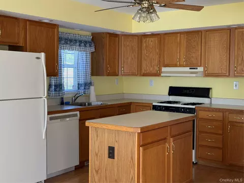 Kitchen - 32 Naples Dr, Poughkeepsie, NY 12603 photo 2 of 3