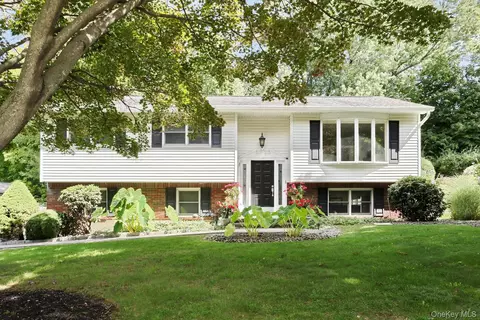 550 Westfield Dr, Clarkstown, NY 10989