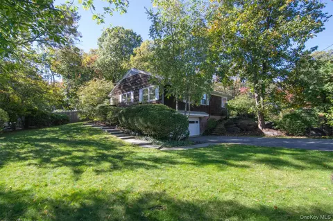 2 Longview Dr, Scarsdale, NY 10583