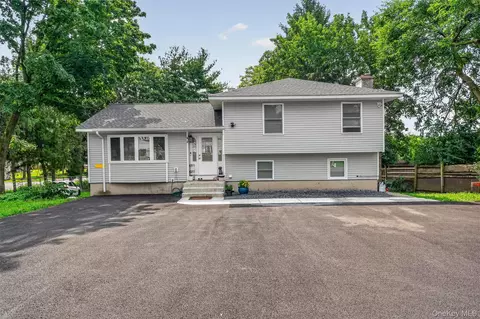 3 Ben Lomond Dr, Wallkill, NY 10941