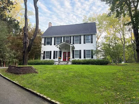 209 Old Town Rd, Setauket, NY 11733