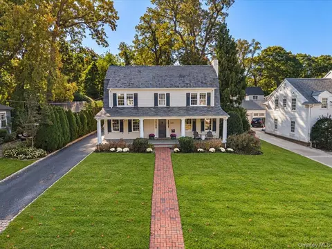 282 Ryder Rd, North Hempstead, NY 11030