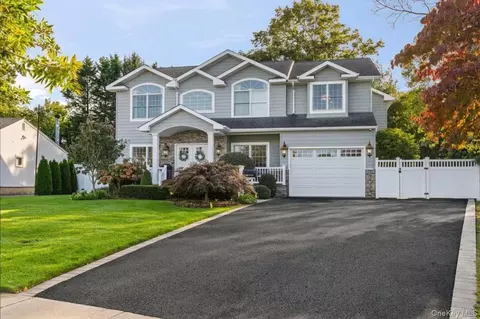 6 Perry Ct, Syosset, NY 11791