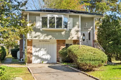 537 Lakeway Dr, West Babylon, NY 11704